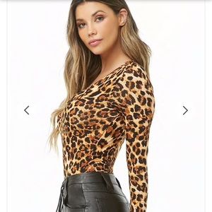 Leopard Print V-Neck Bodysuit Sz M